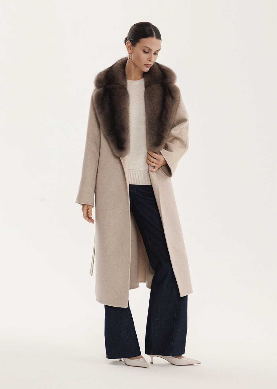 Кашемировое пальто с цельным воротником из меха соболя
