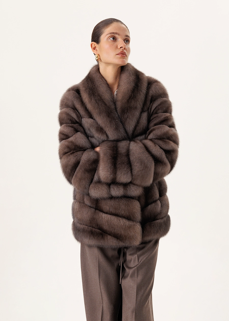 Полупальто из меха соболя с цельным шалевым воротником и цельными манжетами