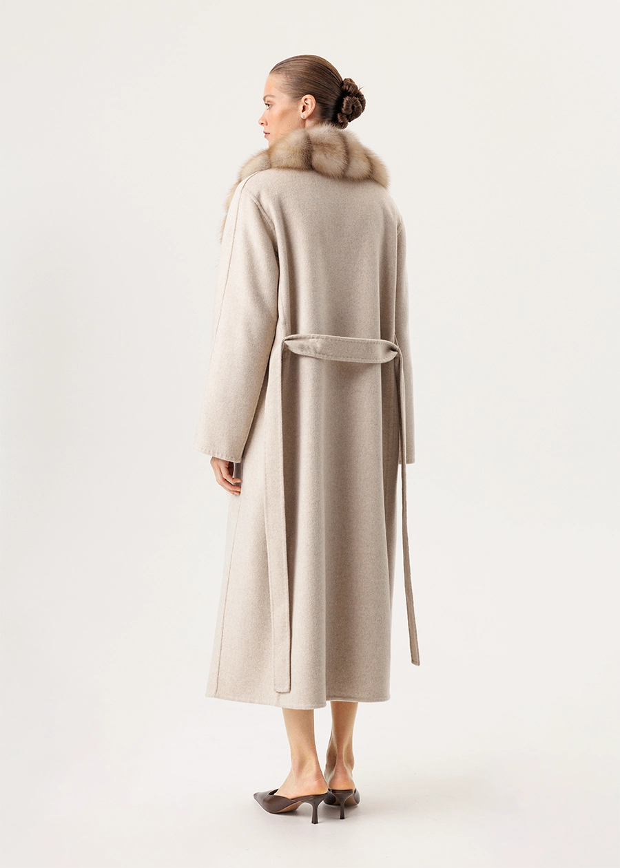 Кашемировое пальто с отворотной бортовой опушкой из меха куницы