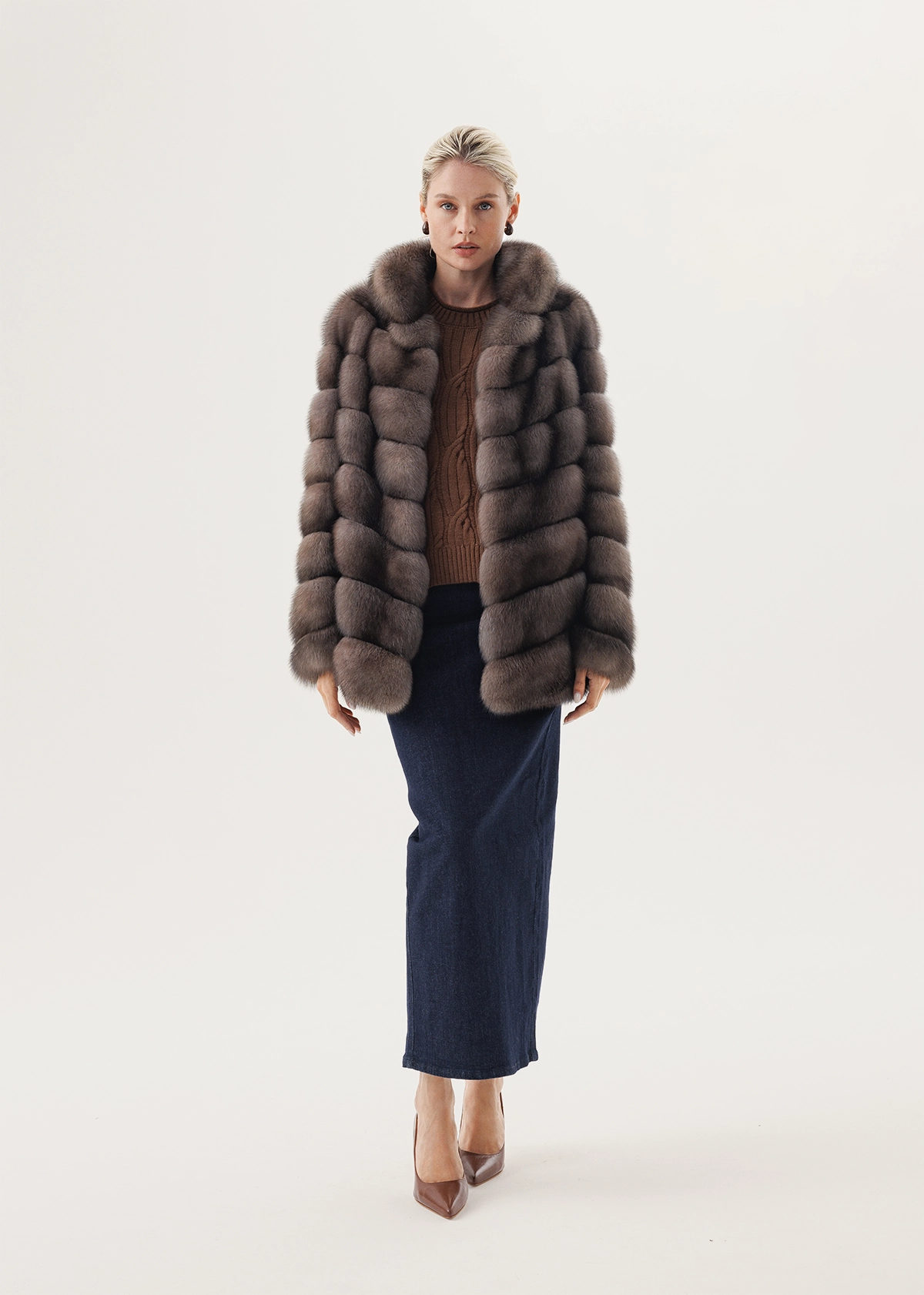 Шуба с воротником-стойка из меха соболя