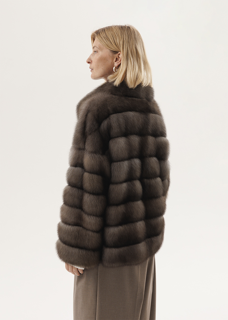 Шуба из соболя с воротником-стойкой