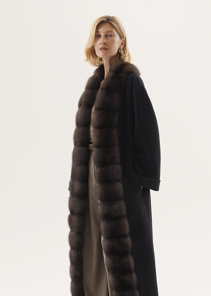 Пальто из кашемира c опушкой из натурального меха соболя итальянской выделки