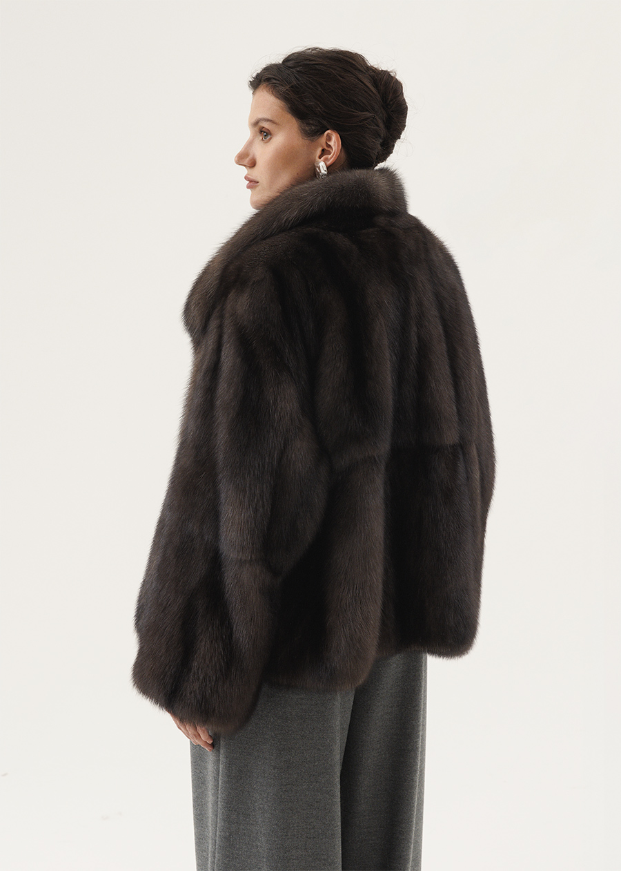 Короткая целиковая шуба из меха соболя