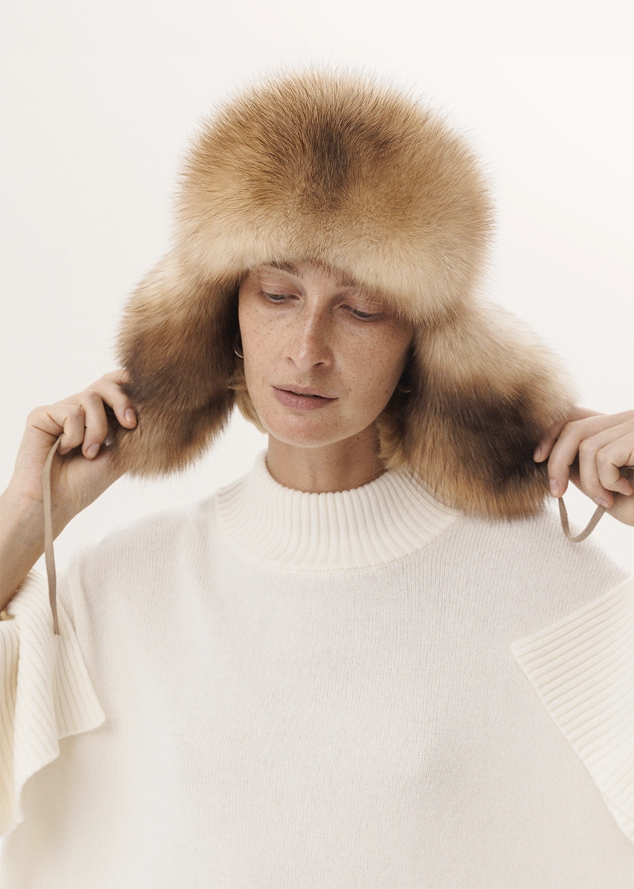 Шапка-ушанка из меха светлого соболя