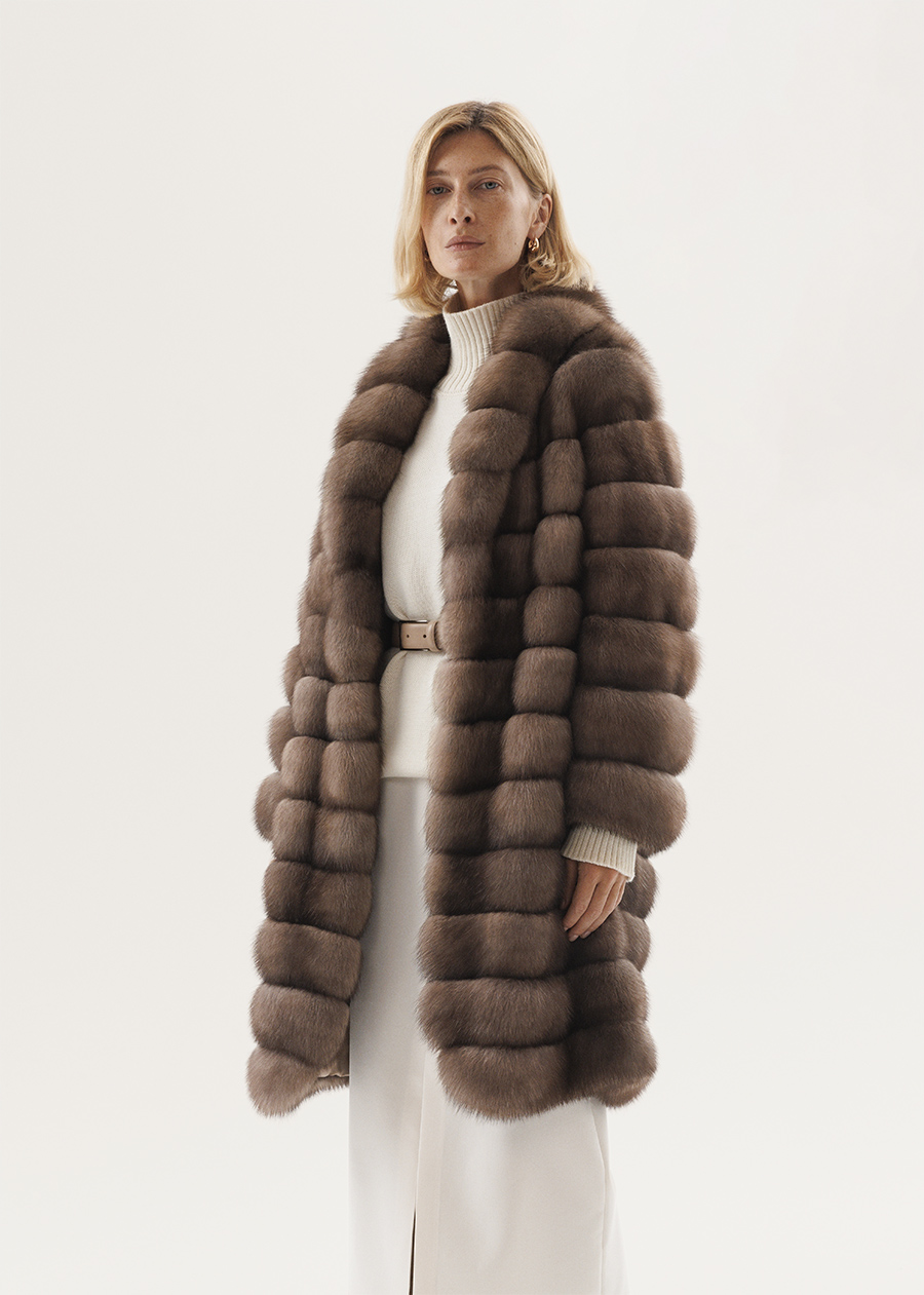 Шуба из меха соболя с закругленными бортами