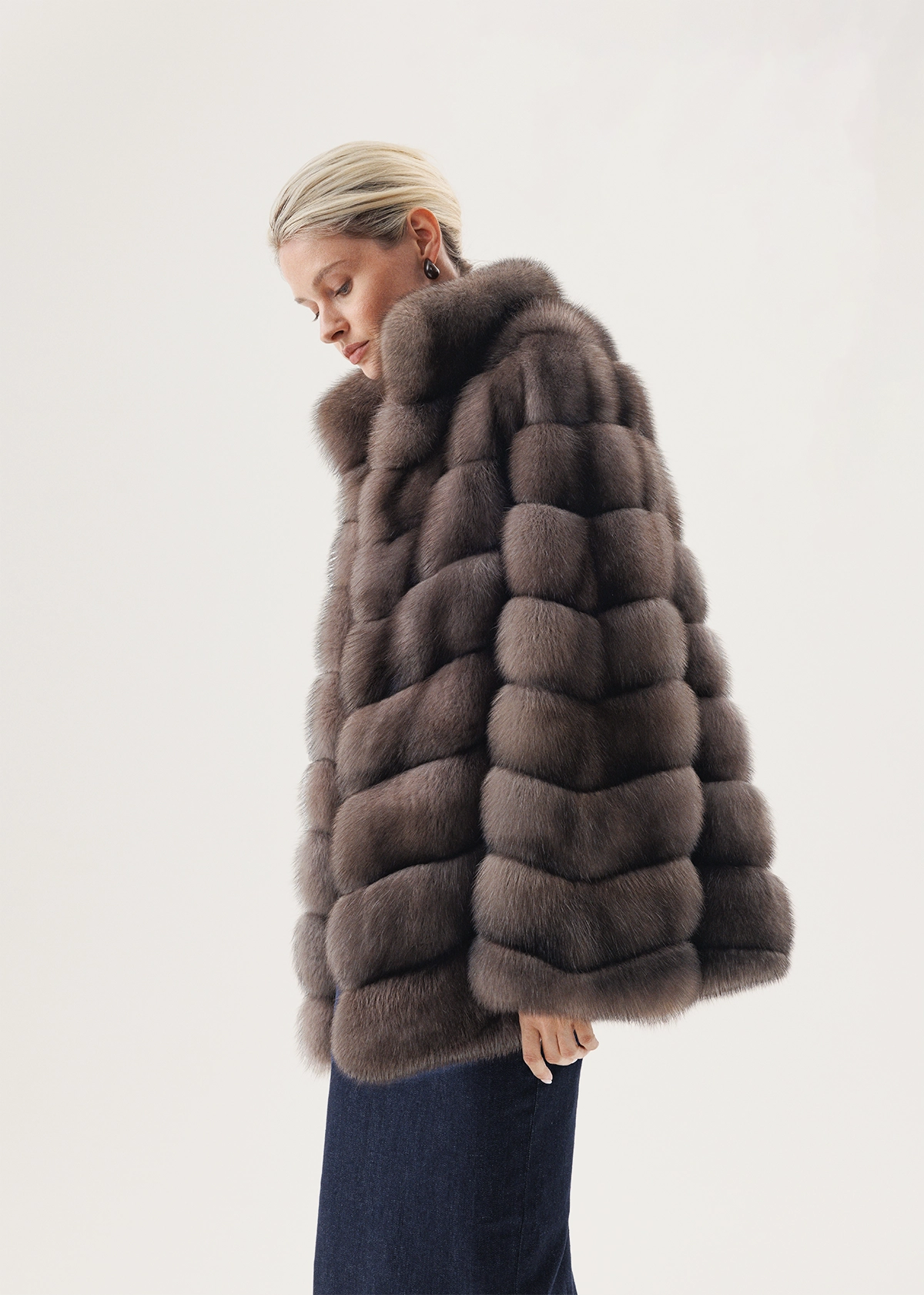Шуба с воротником-стойка из меха соболя