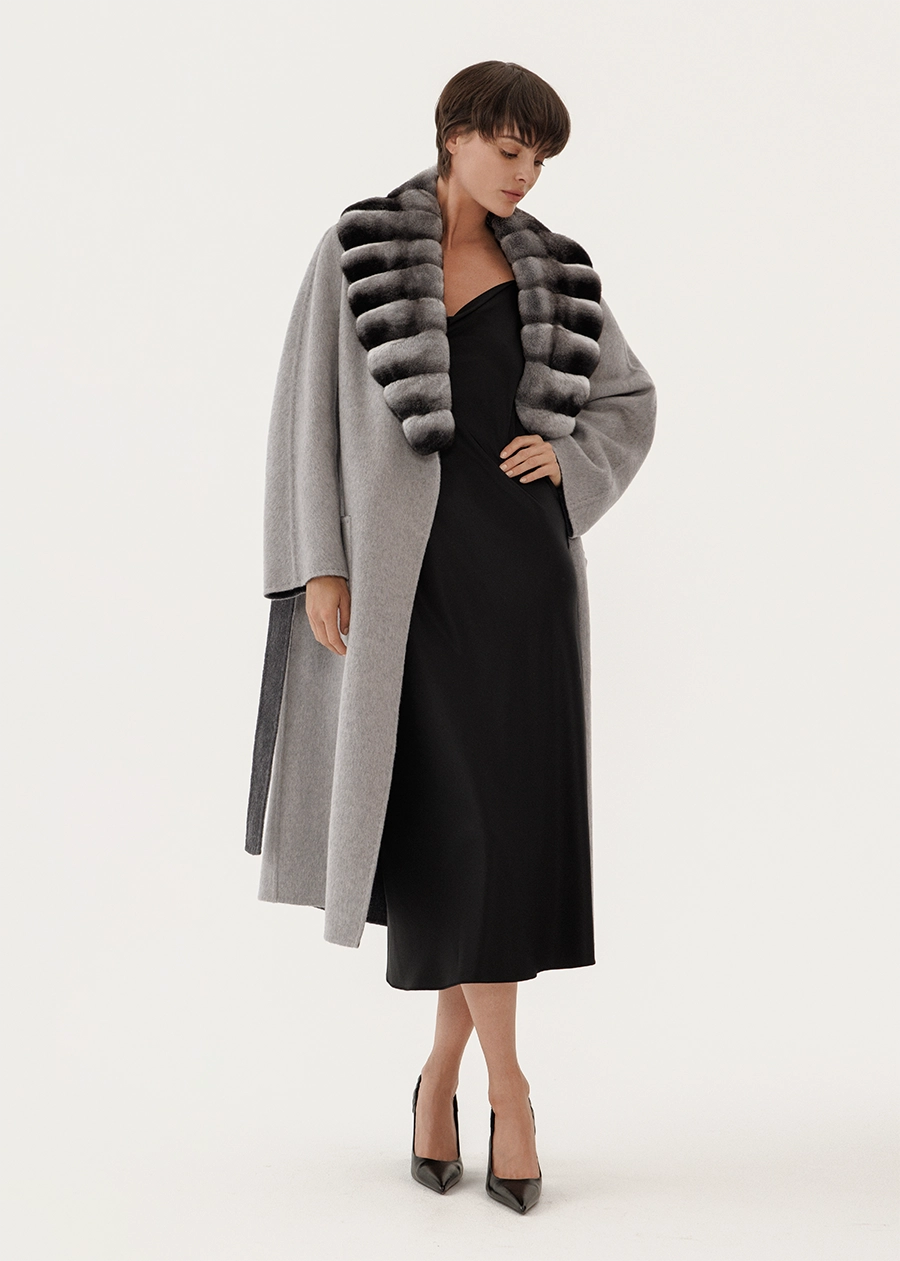 Пальто с шалевым воротником из меха шиншиллы