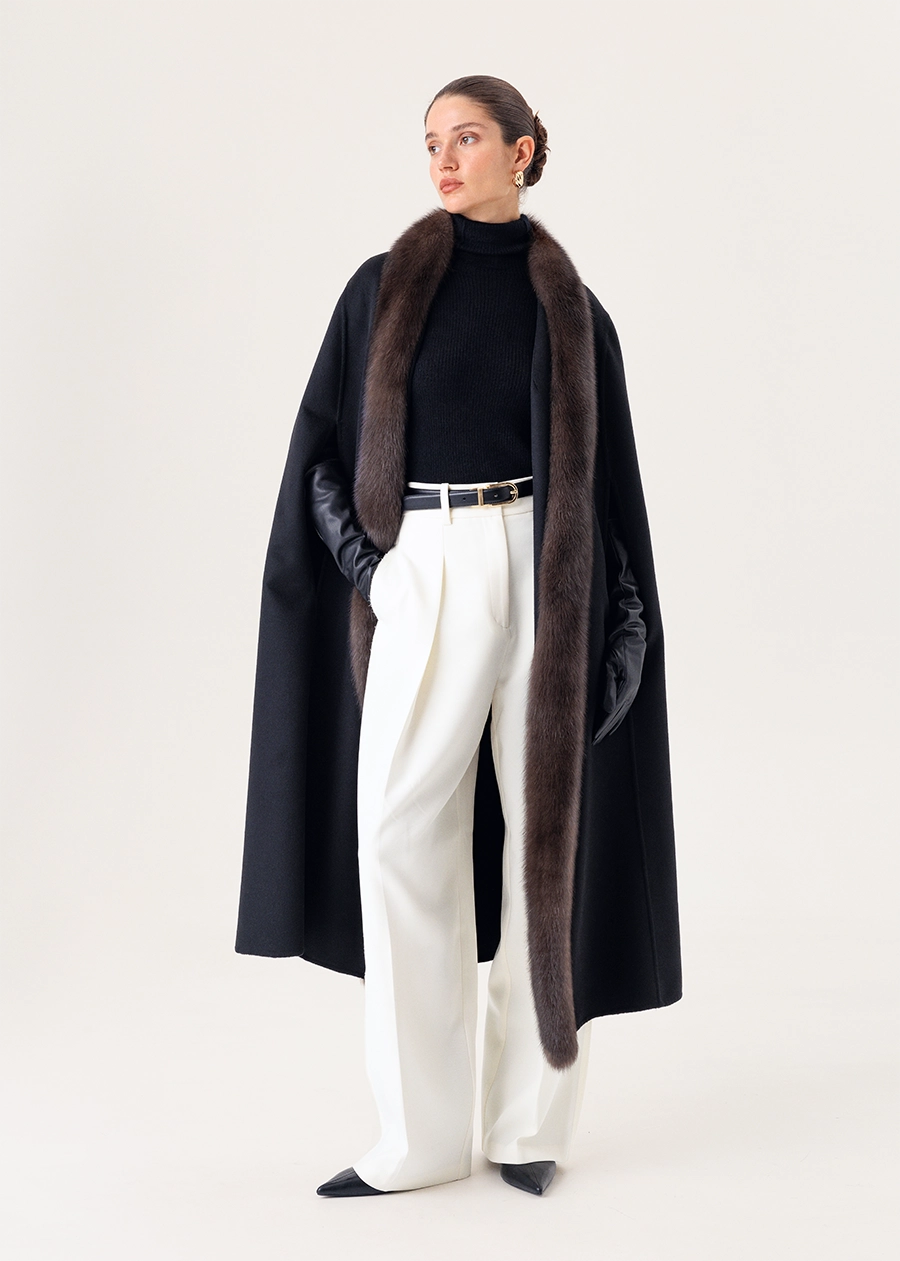 Кейп из кашемира с долевой отделкой мехом соболя