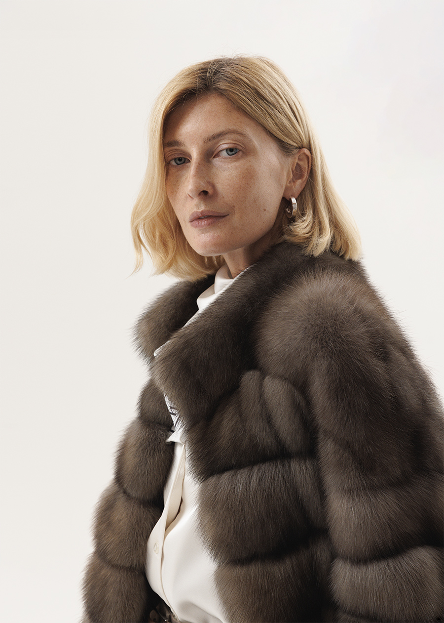 Шуба из соболя с воротником-стойкой