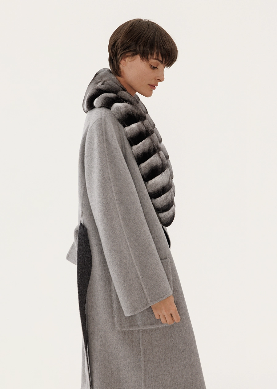 Пальто с шалевым воротником из меха шиншиллы