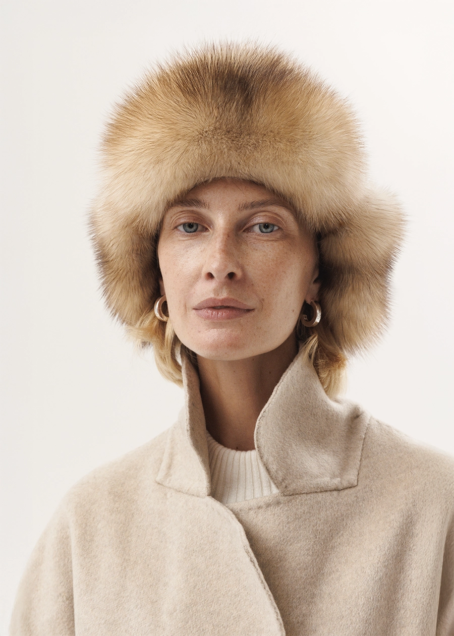 Шапка-ушанка из меха светлого соболя