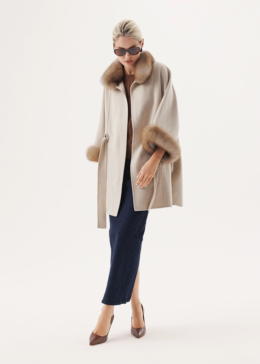Пончо из кашемира с манжетами и воротником из меха куницы