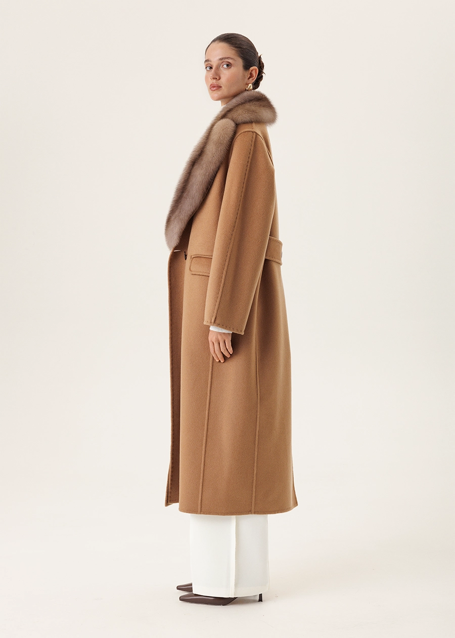 Классическое двубортное пальто из кашемира с соболиным воротником