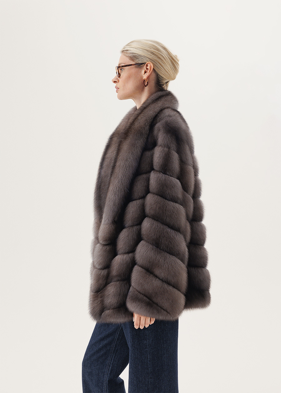 Шуба из соболя с цельным удлиненным шалевым воротником