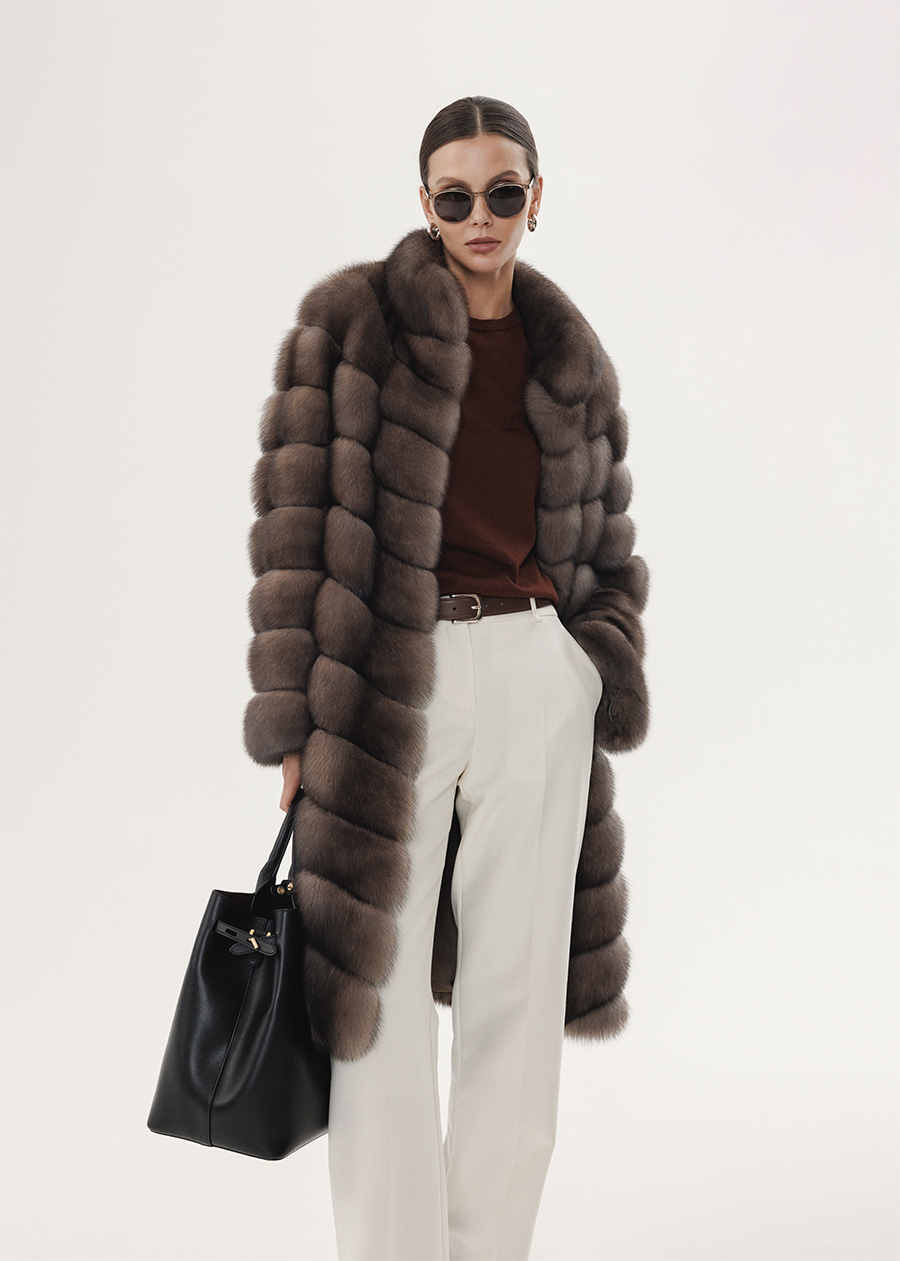 Длинная шуба из соболя с воротником-стойкой