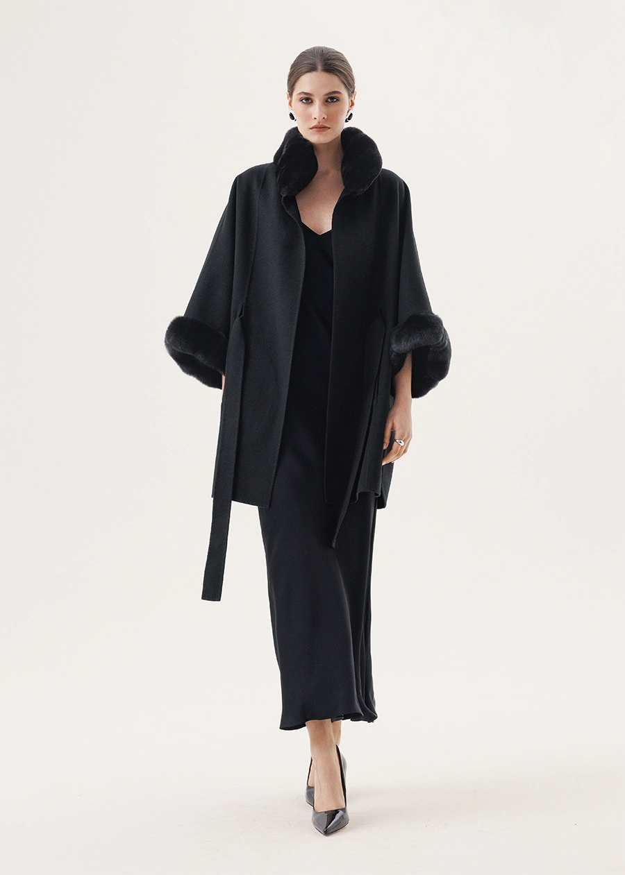Кашемировое пончо с отделкой мехом чёрной шиншиллы