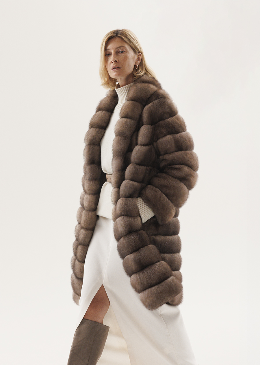 Шуба из меха соболя с закругленными бортами