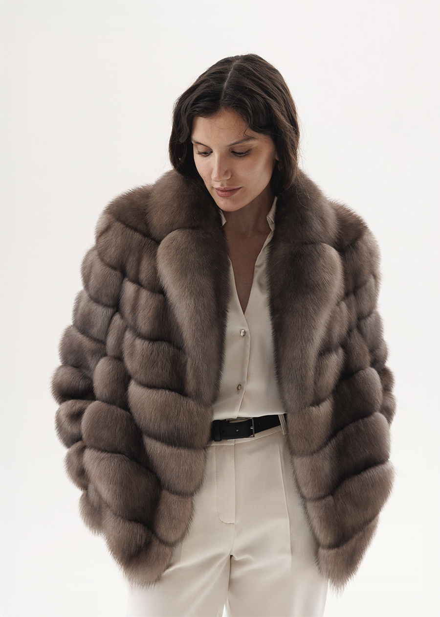 Короткая шуба из соболя с цельным английским воротником