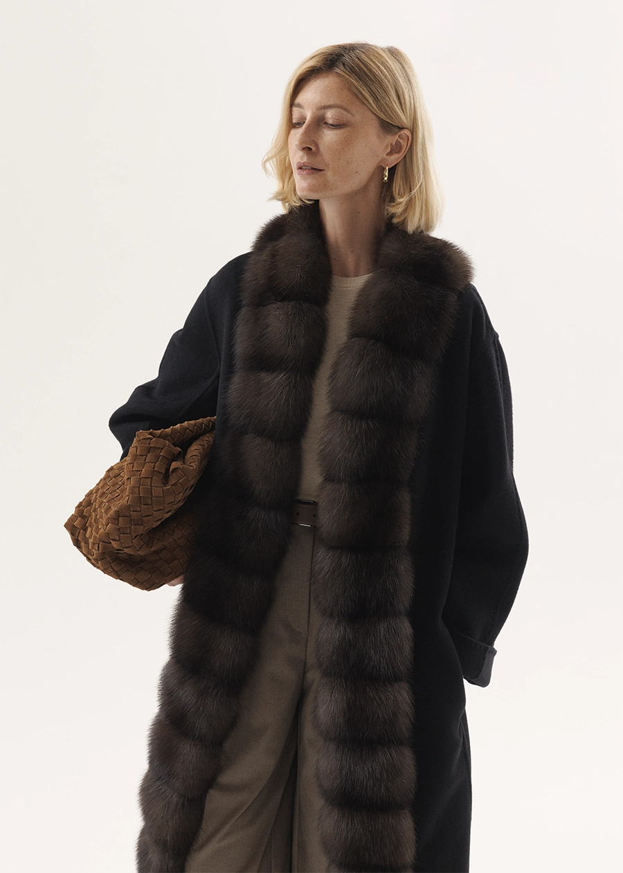 Пальто из кашемира c опушкой из натурального меха соболя итальянской выделки