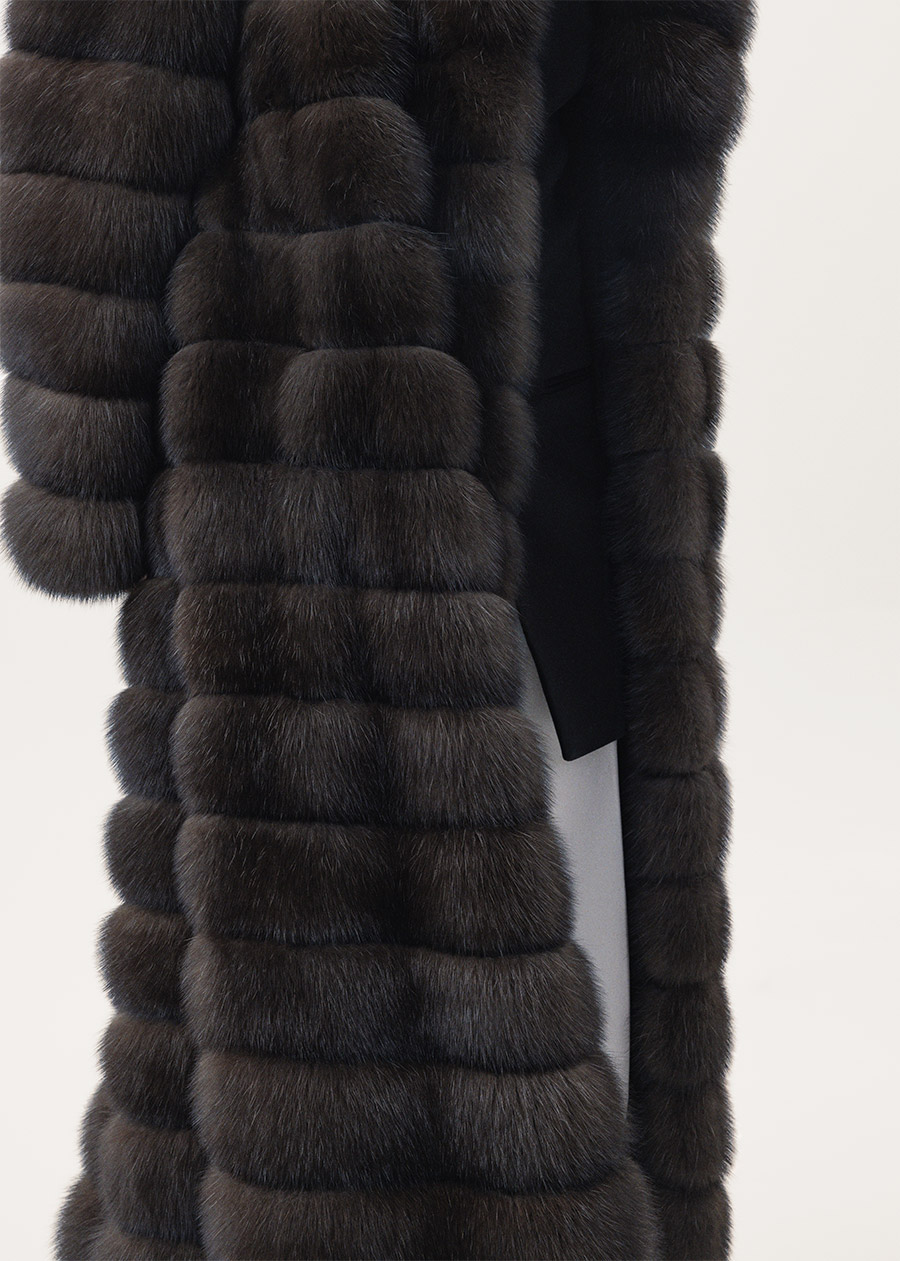 Соболиная шуба в оттенке Dark Russo с объемным классическим воротником