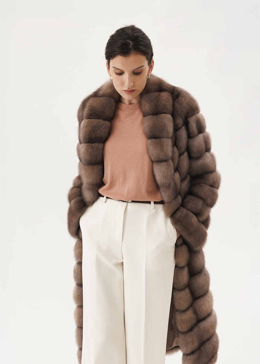 Шуба из меха соболя диагональной раскладки с шалевым воротником
