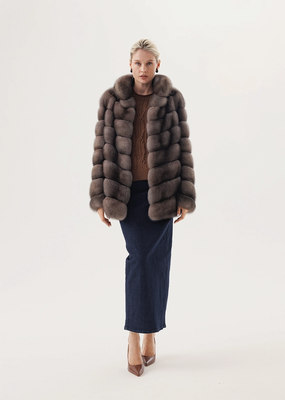 Шуба с воротником-стойка из меха соболя
