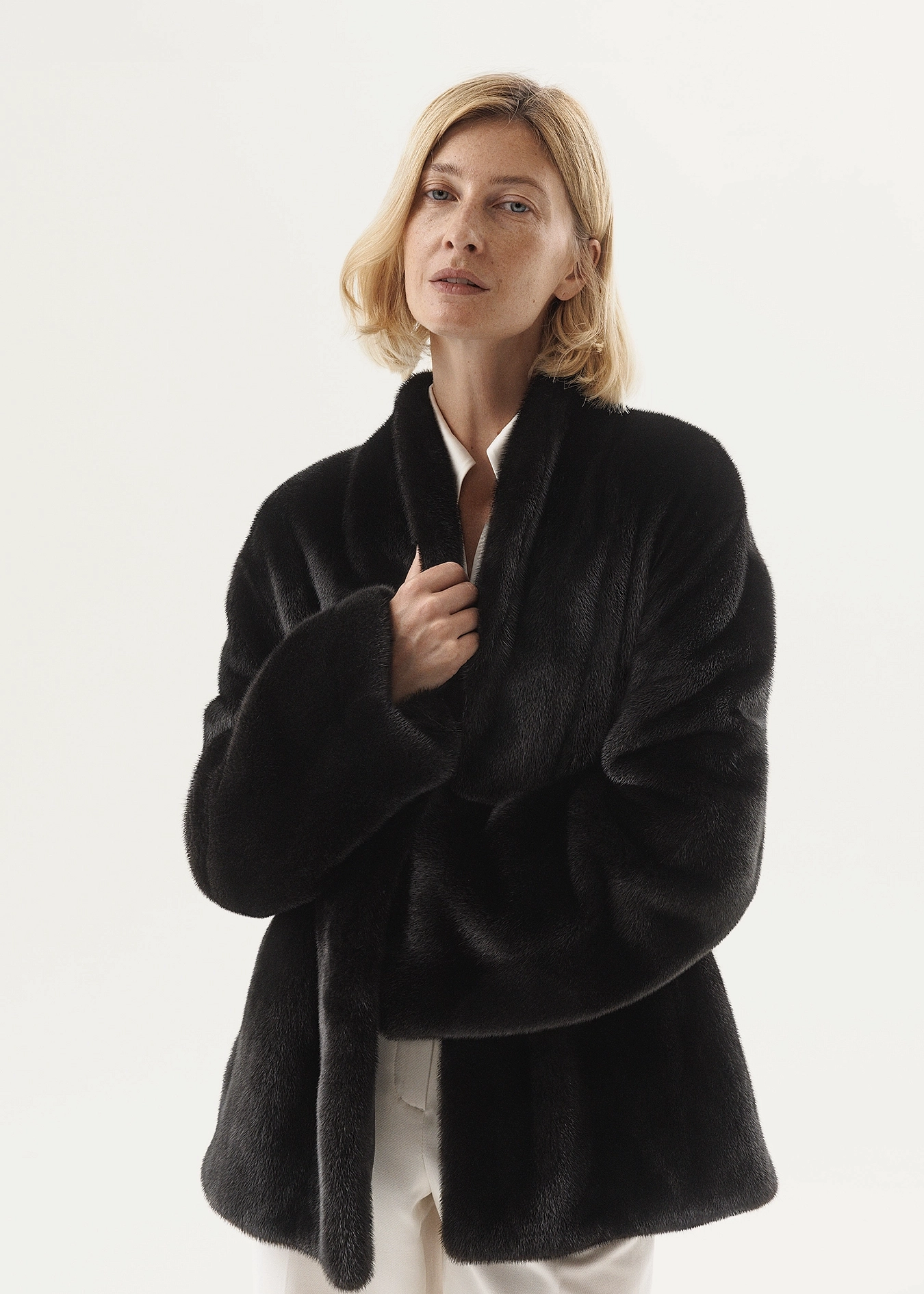 Норковая шуба с шалевым воротником, переходящим в борт