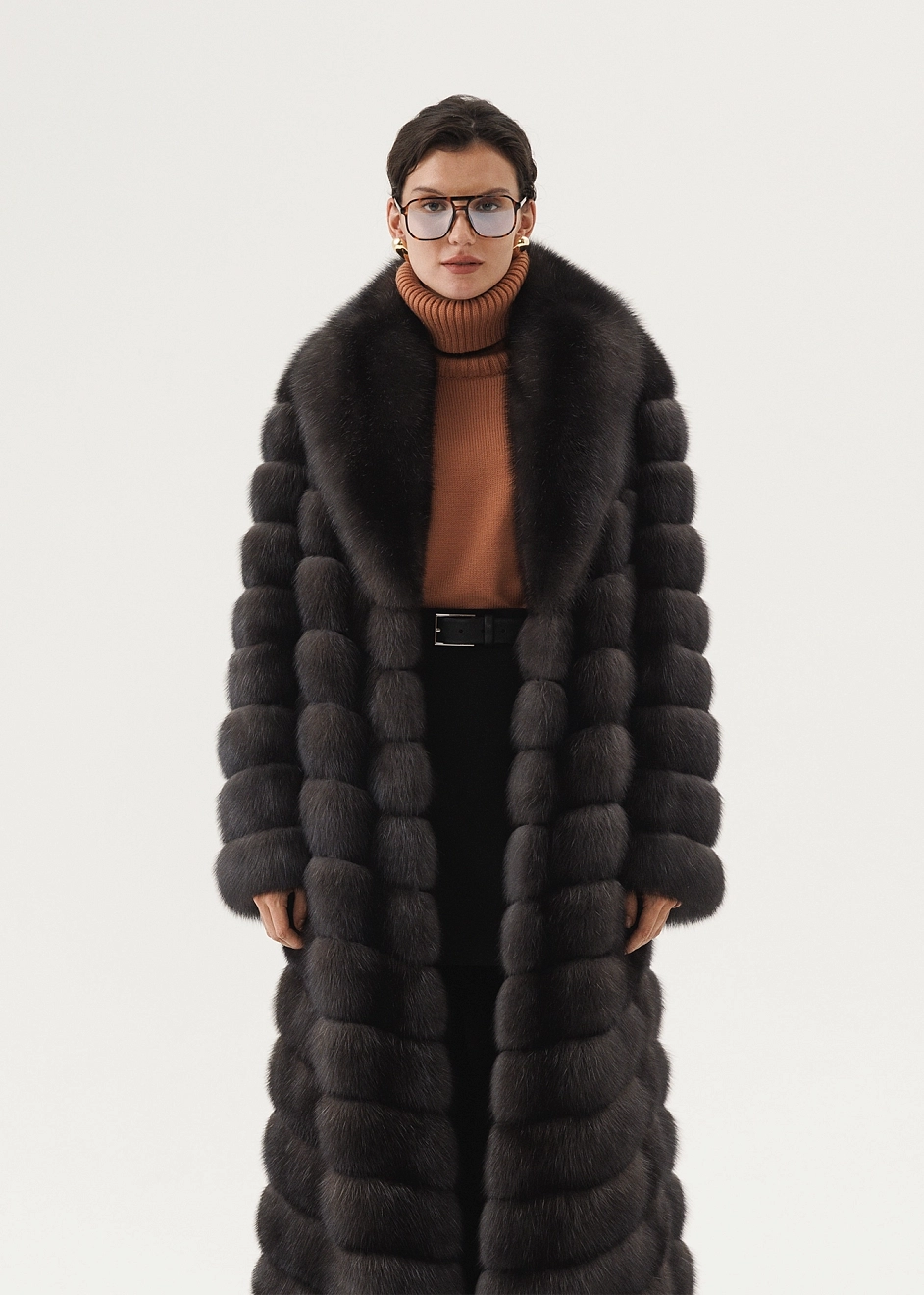 Длинная шуба из меха соболя с цельным шалевым воротником