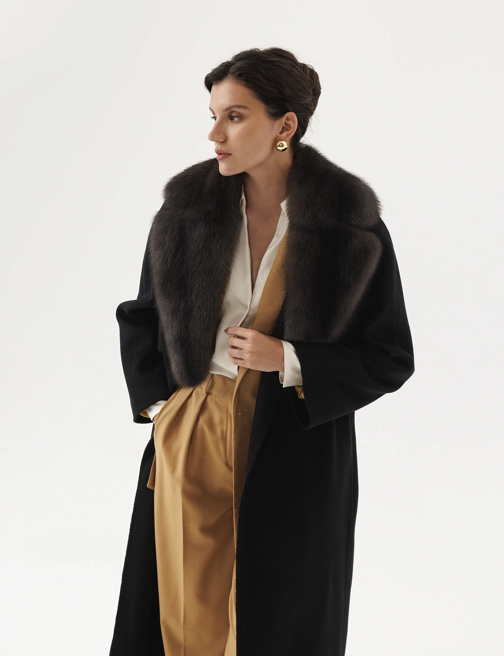 Кашемировый тренч с цельным воротником из меха соболя