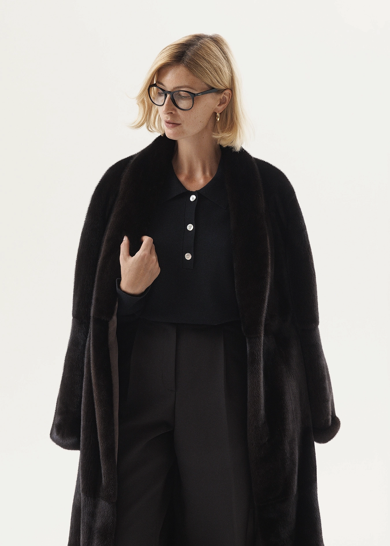 Пальто из норки в черно-коричневом цвете